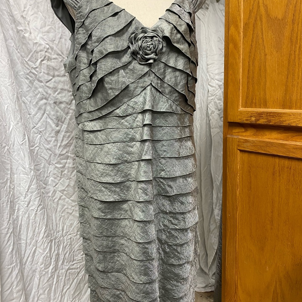 London Times Woman silver dress.Size 16 W